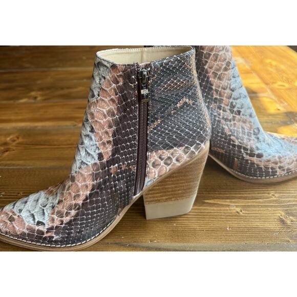 Arider Girl Womens Faux Snakeskin Pointed Toe Ankle Boots Western Style Size 8.5 - Picture 4 of 7